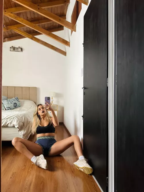 Opened legs even during working out