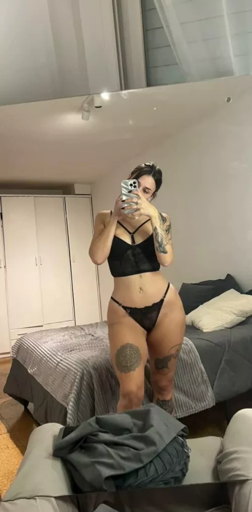 Opps, I forgot to make some desserts. Will you make pies with mommy?