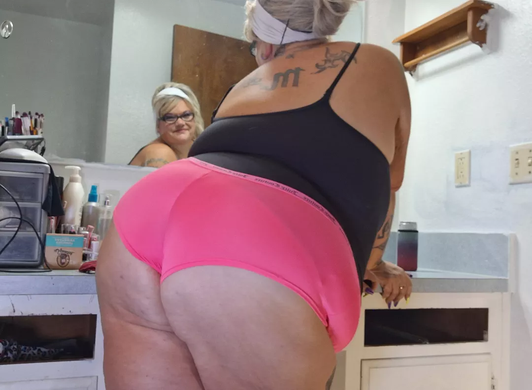 Pink panties to paint in