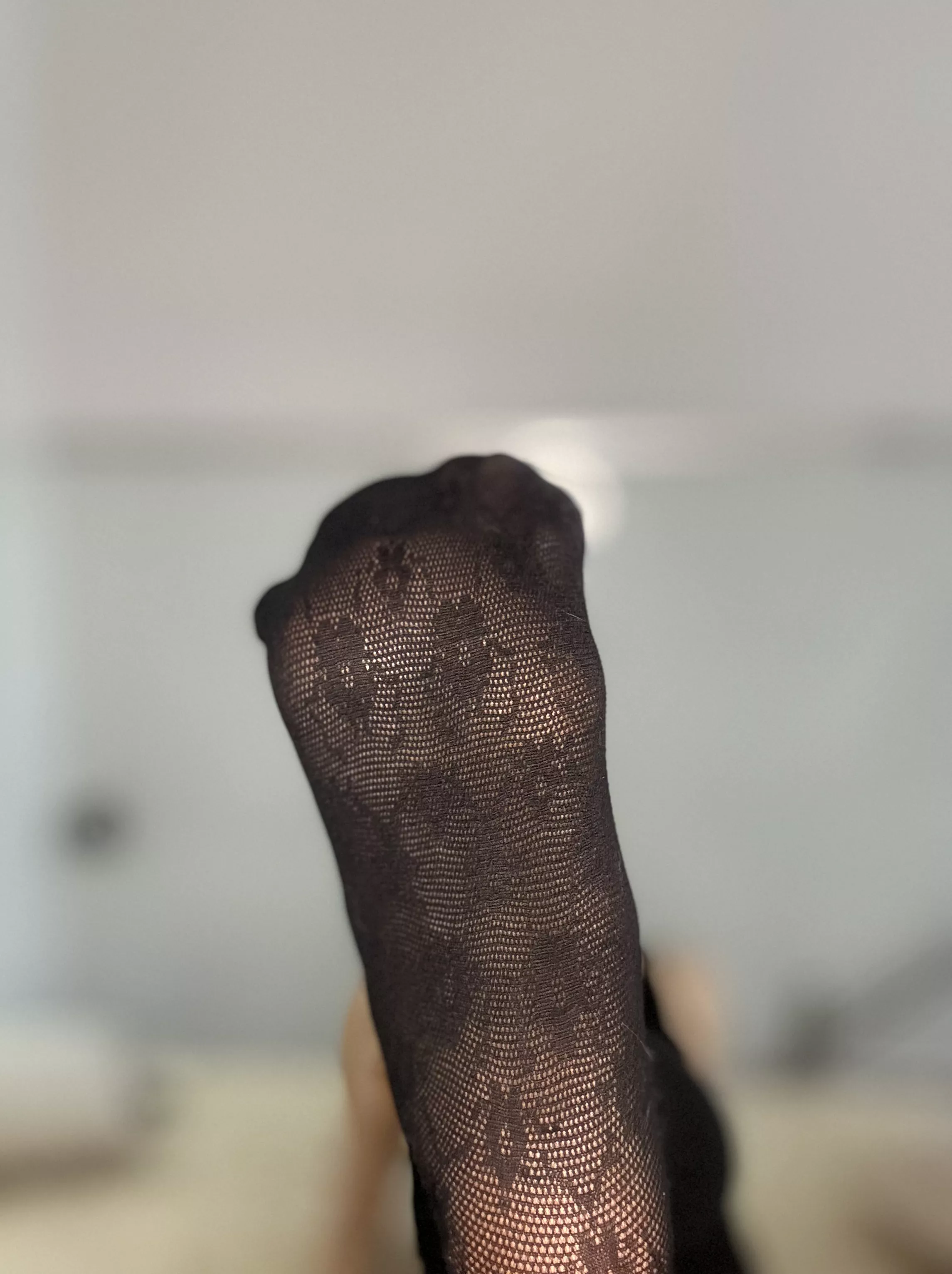 Please massage my feet.