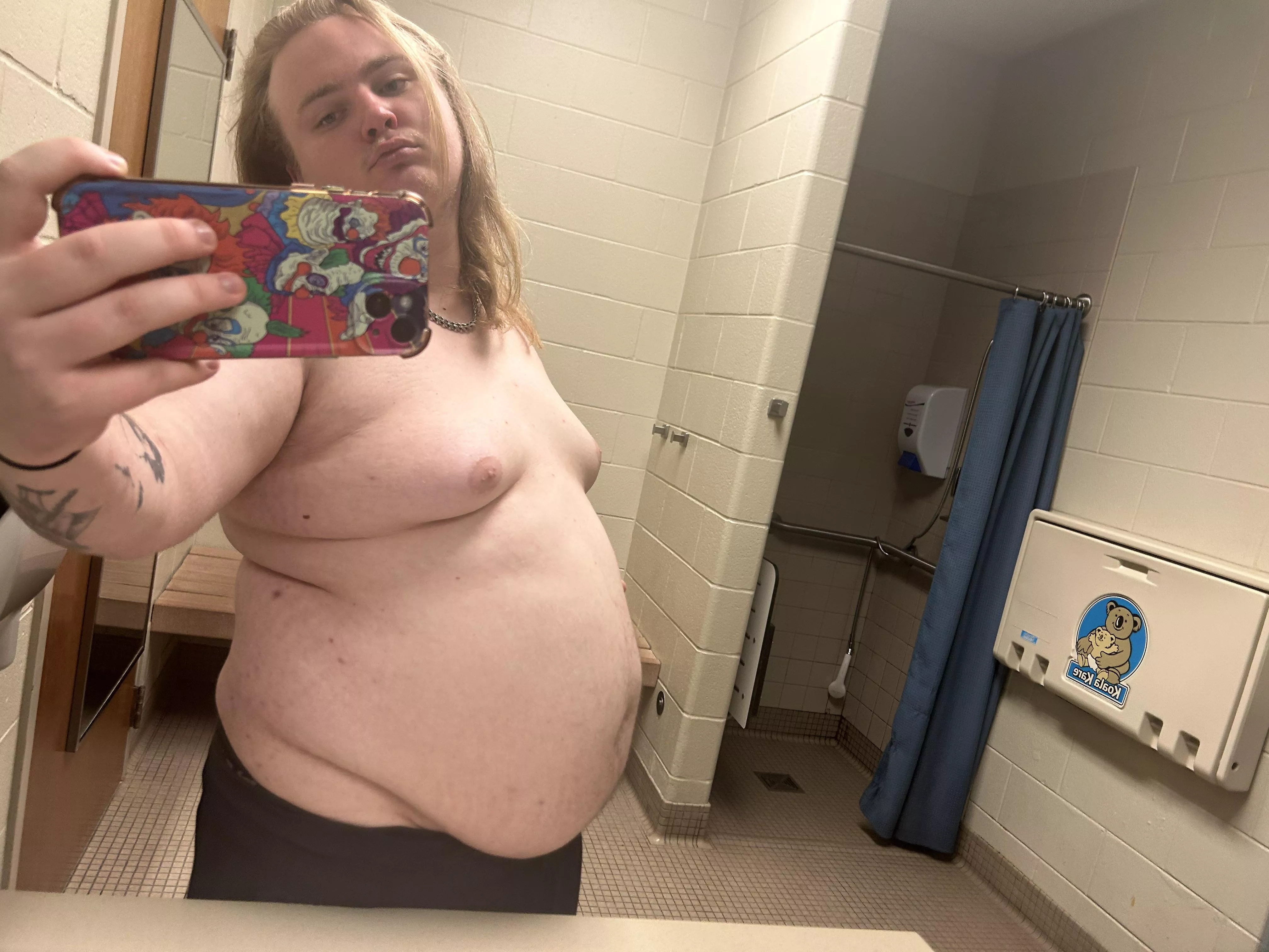 Someone hmu I need to be stuffed :3 