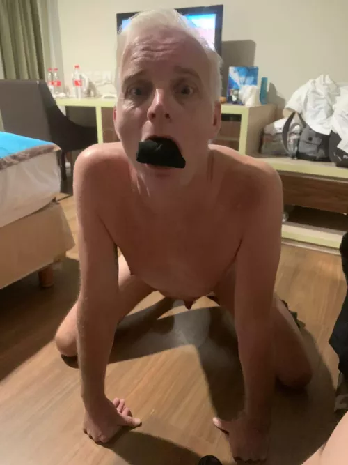 submissive bottom daddy here for younger Alpha Males. 