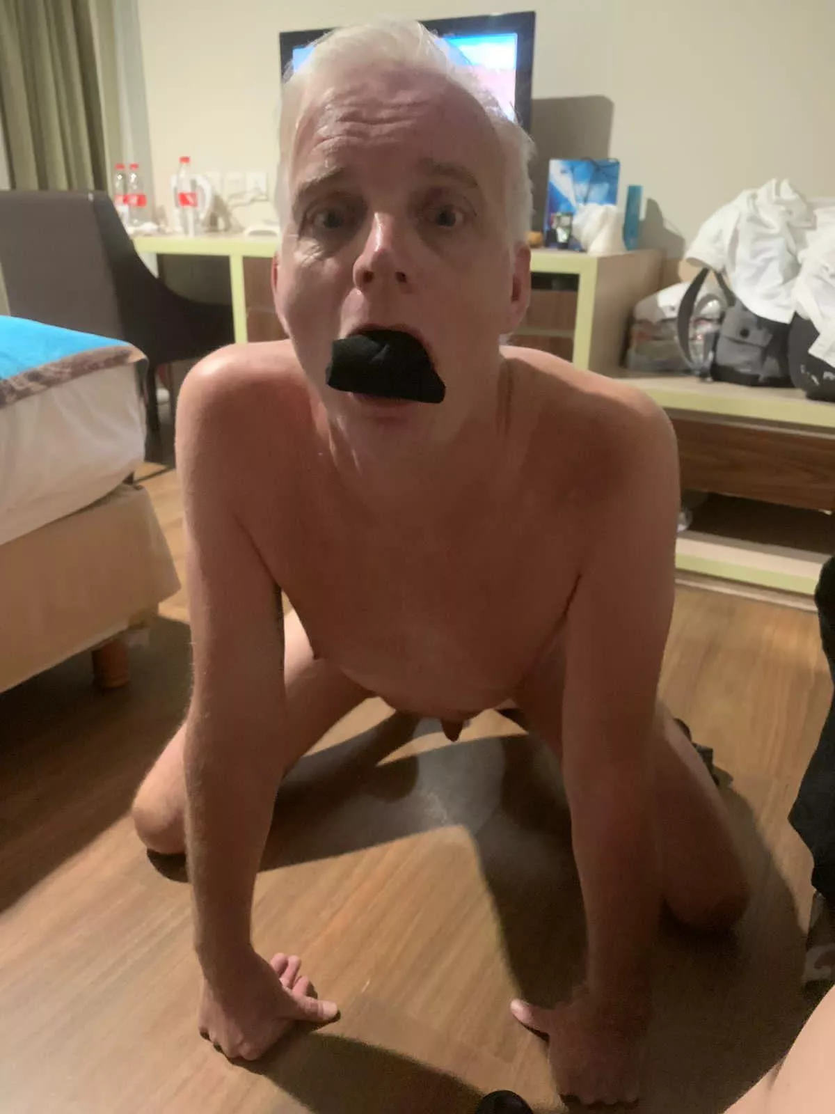 submissive bottom daddy here for younger Alpha Males. 