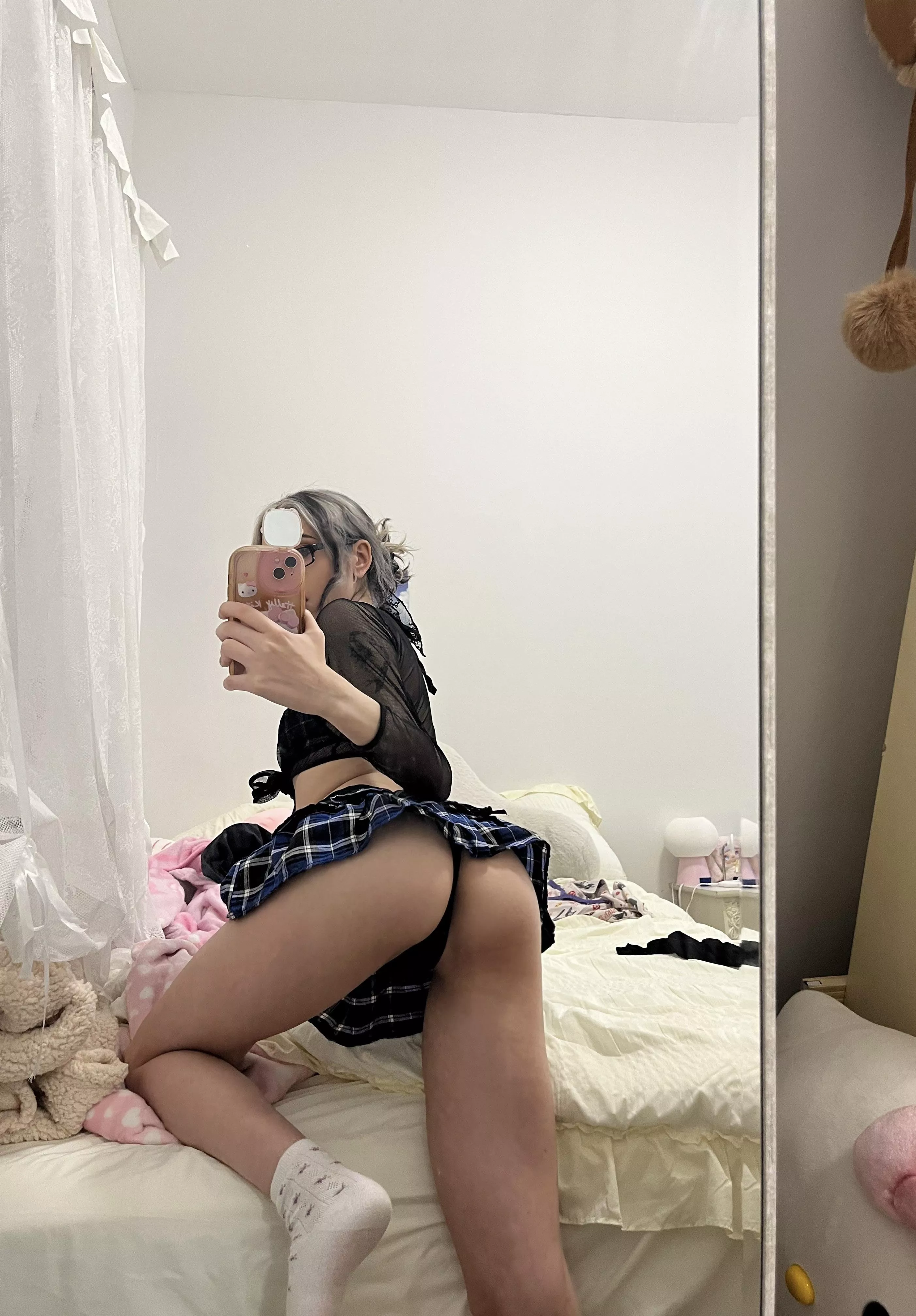 the views under my blue plaid skirt 🩷