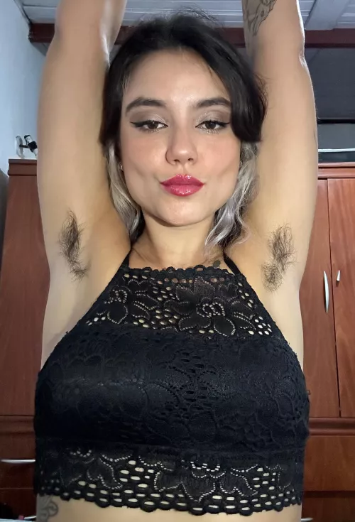 There's nothing wrong with hairy pit girls