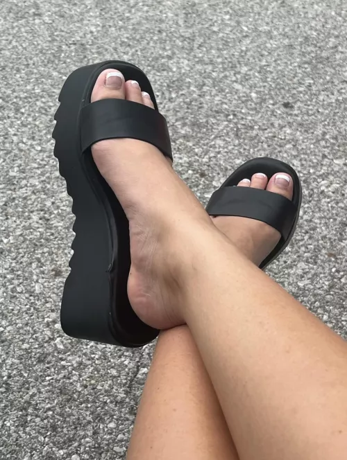 These shoes make my pedicure look so cute 