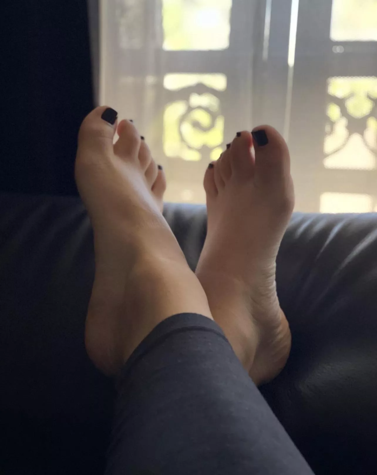 This goddess wishes y’all a happy thanksgiving 🍁🦃 n she wants you to be obsessed over her 