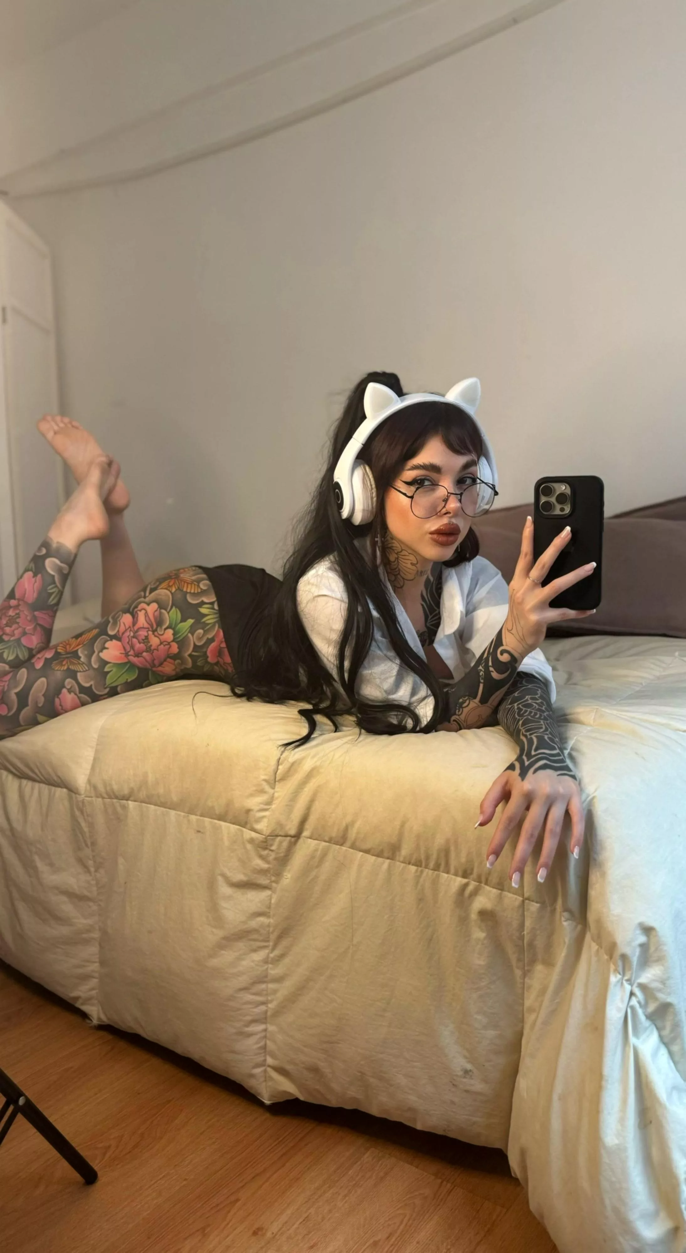 this naughty cat can carry you big heavy loads