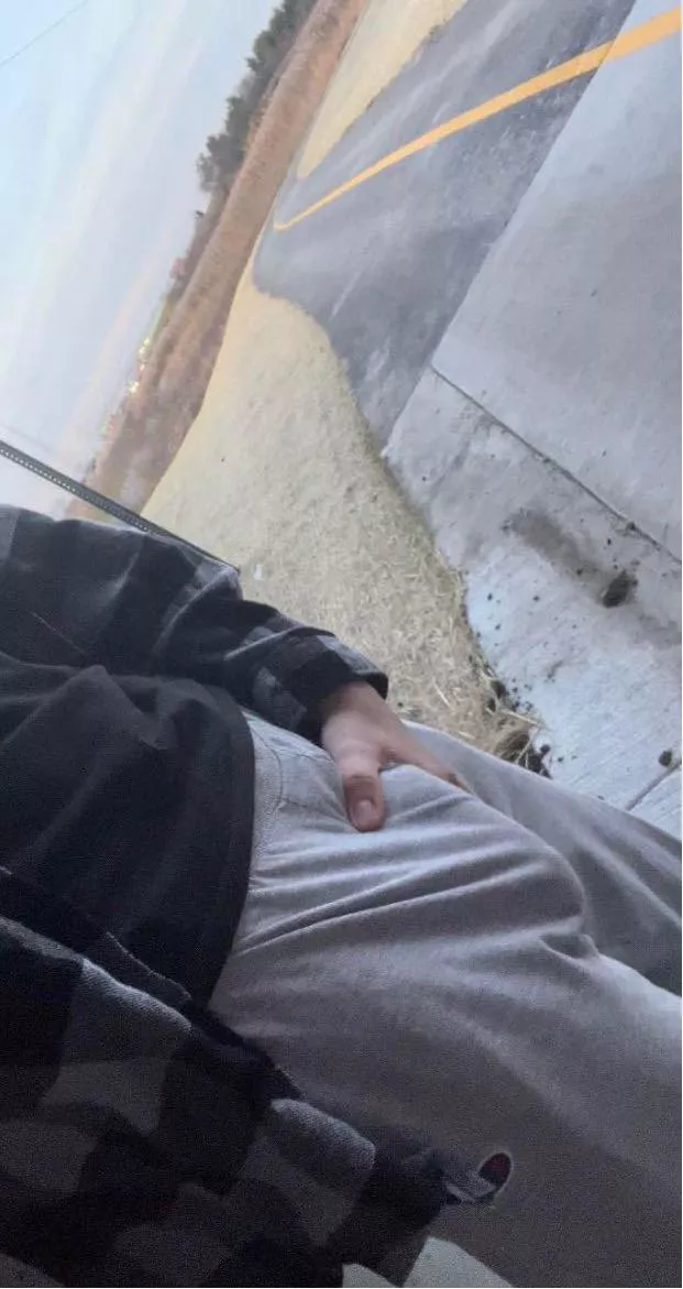 throbbing in these sweats...😓