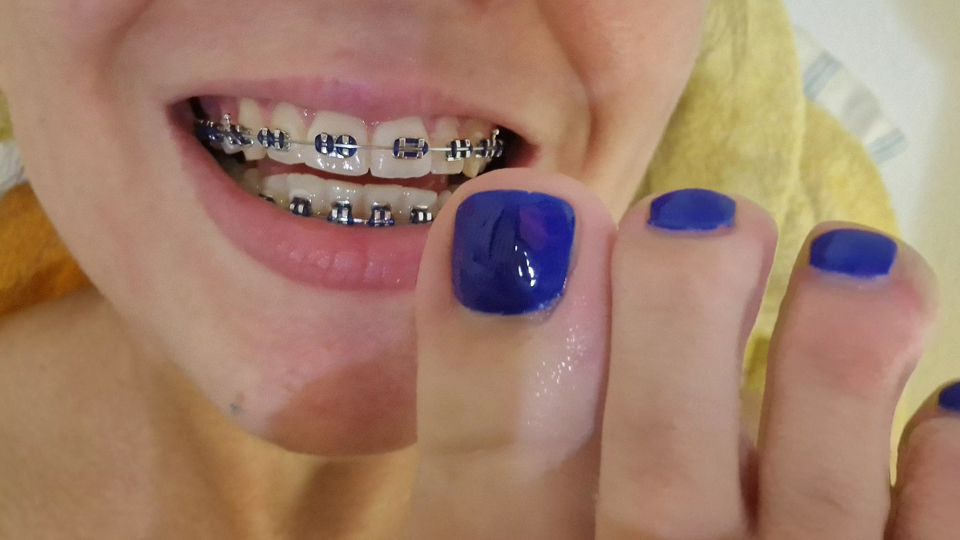 Toes and smiles! Look we are matching 