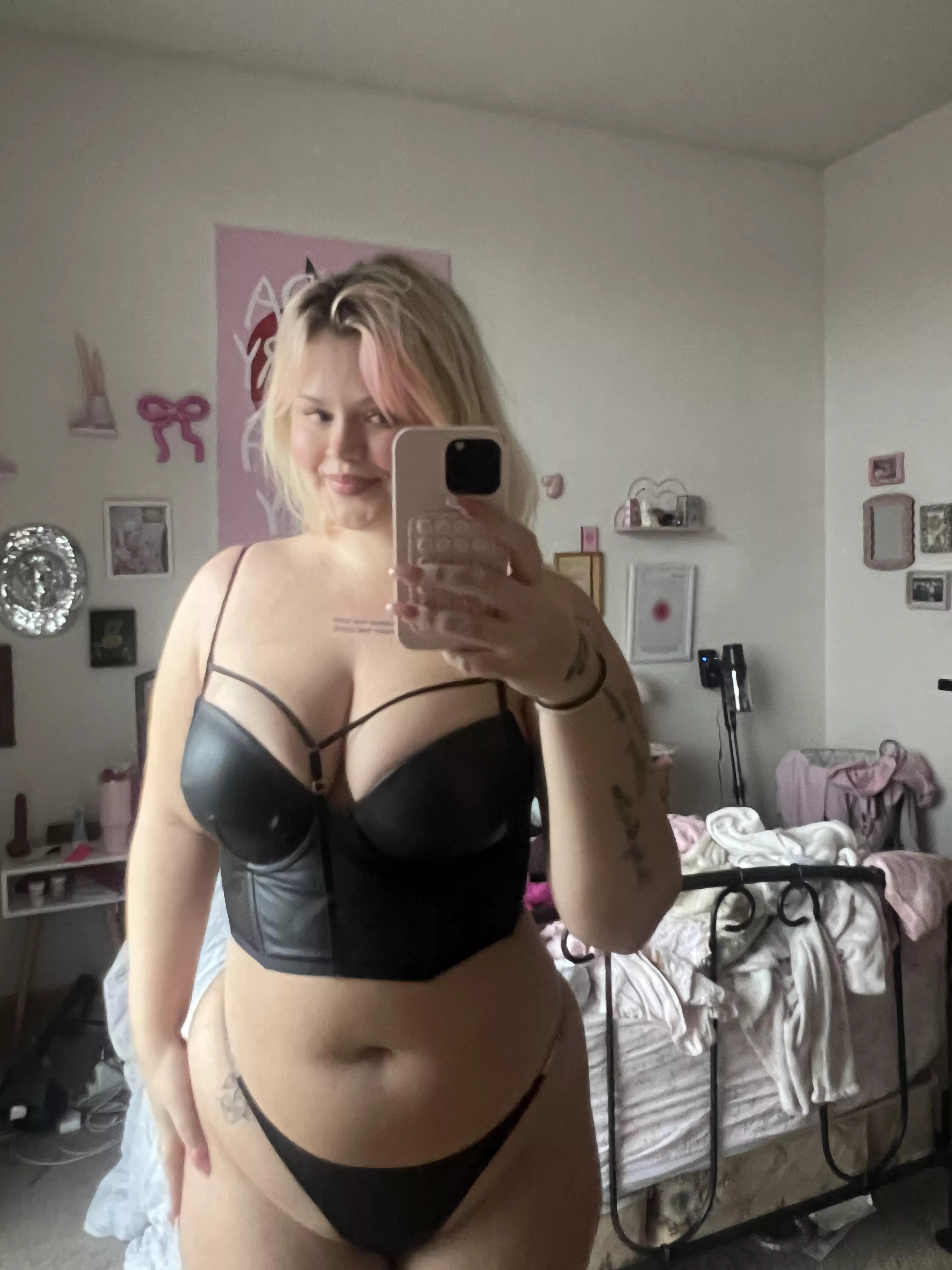 Wanna feel my curves?