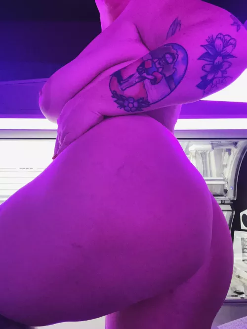 Wanna fuck in the tanning room? 🫣💗