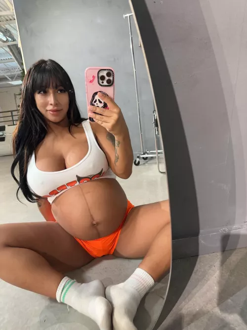 what's better than a horny preggo like me?