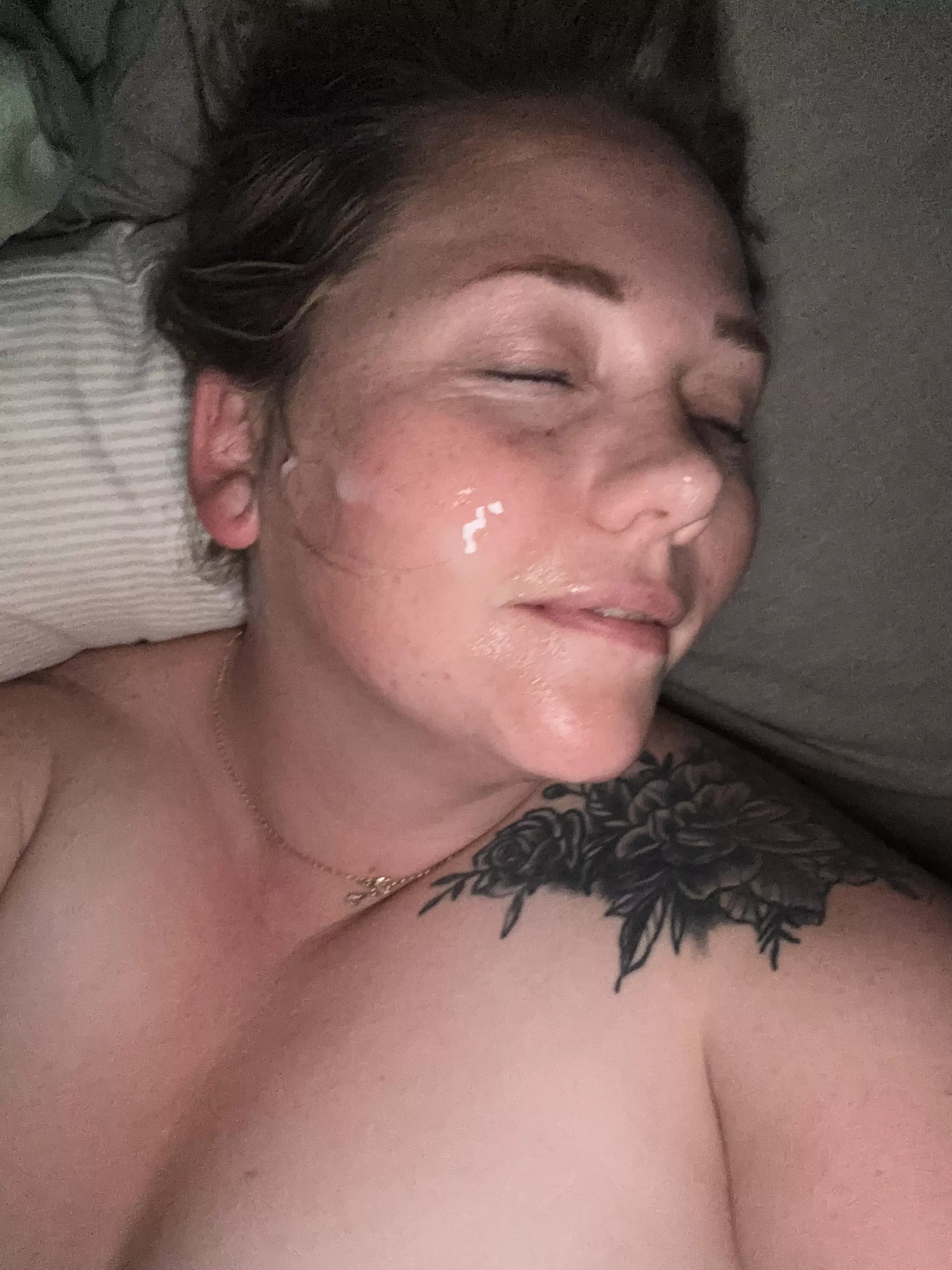 Who else wants to cum on my face? 