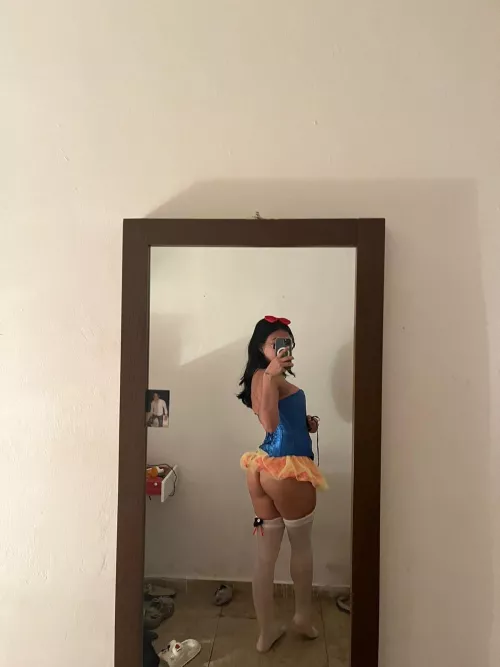 Who to fuck my princess?