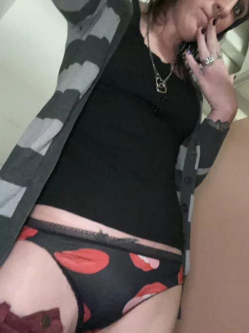 Would you bang me in a public bathroom?