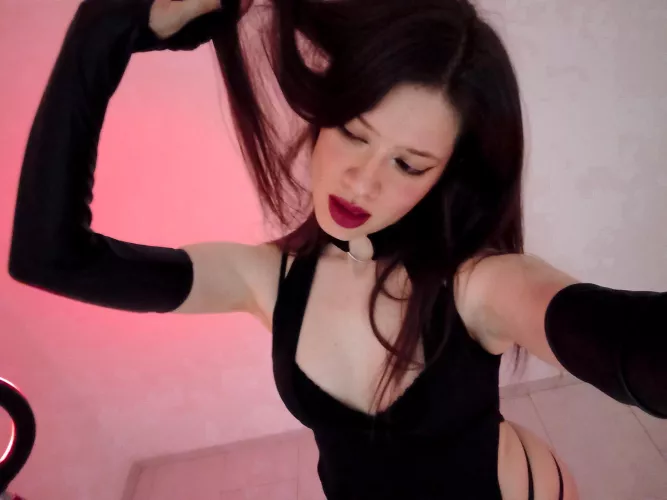 You won't be able to resist my lips. you will end up on your knees begging for more kisses