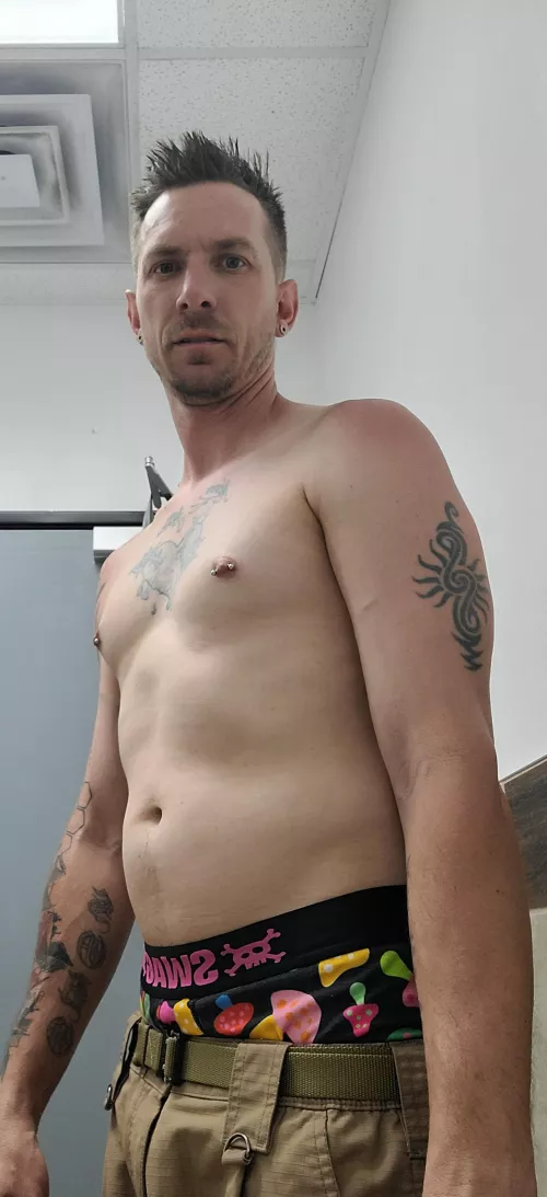 [36M Livonia] Looking for a MF couple to give oral to 