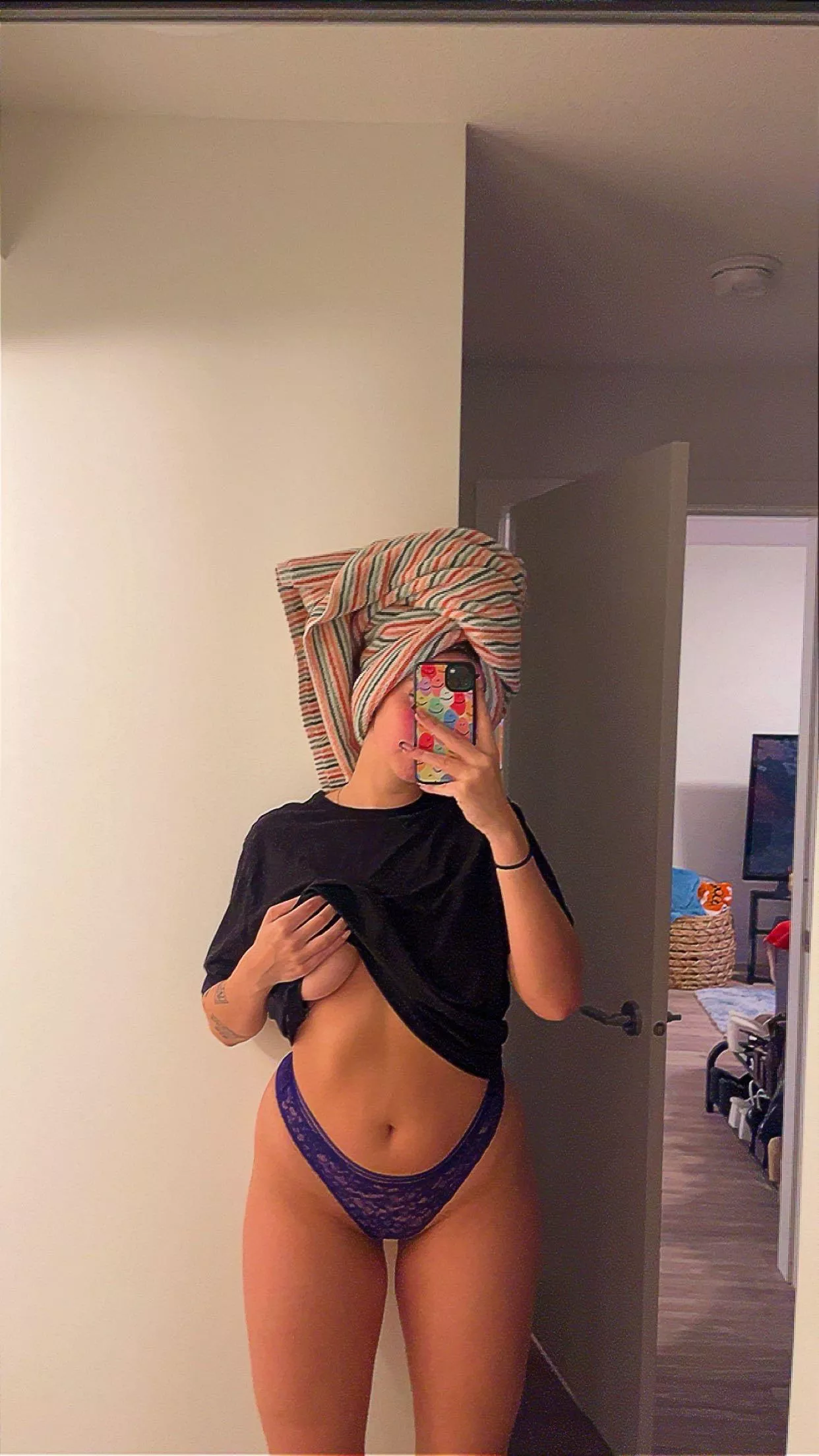 50 upvotes for nudes