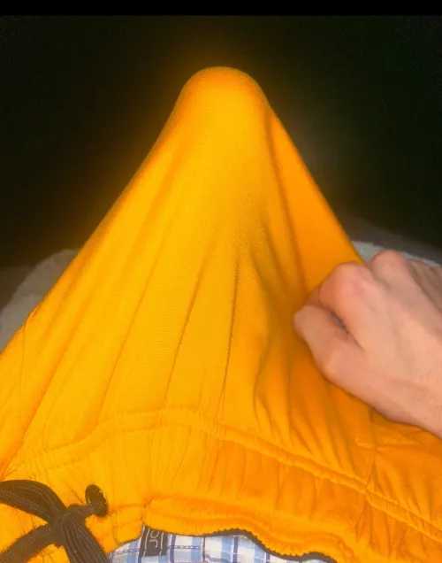 8 inches showing through my shorts 🤤🩵