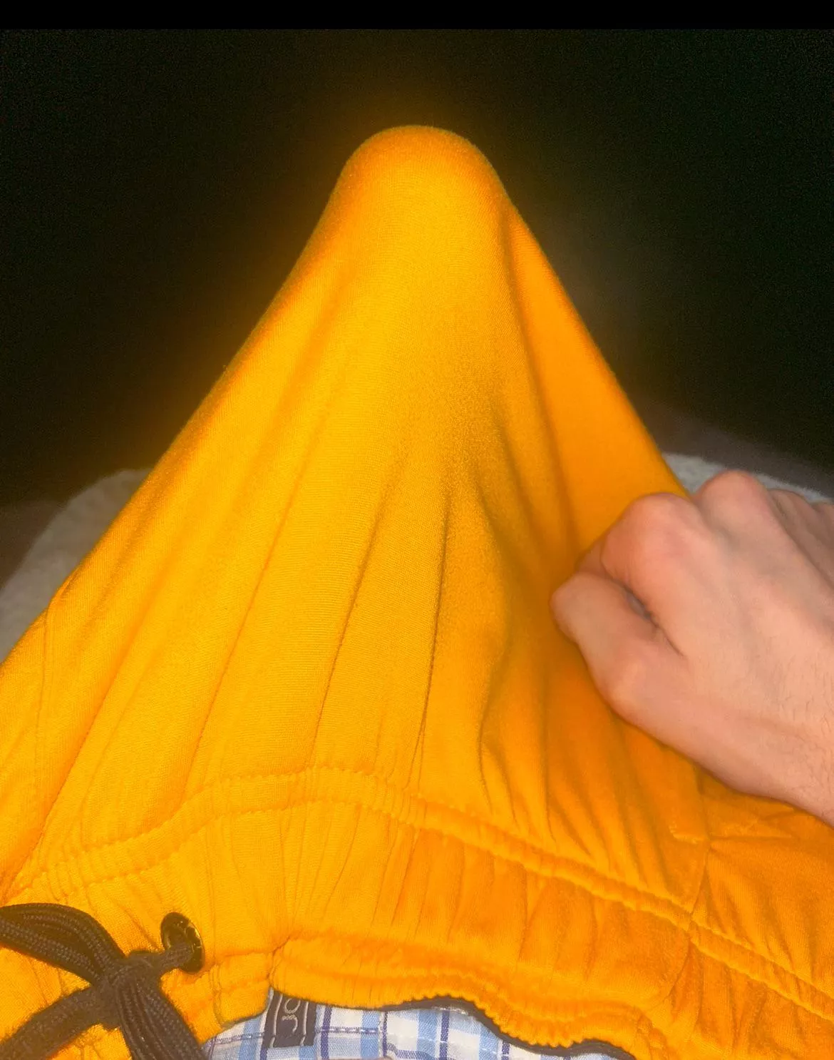 8 inches showing through my shorts 🤤🩵