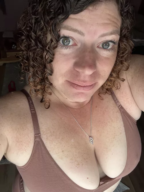 A simple Saturday set and wet hair