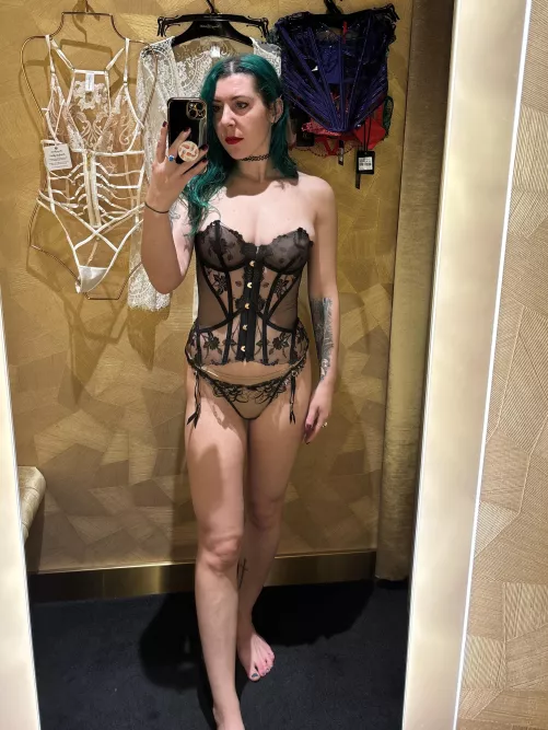 Black Friday changing room peek