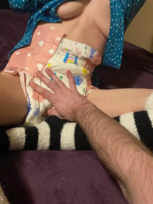 Daddy checking my Diaper 🙈