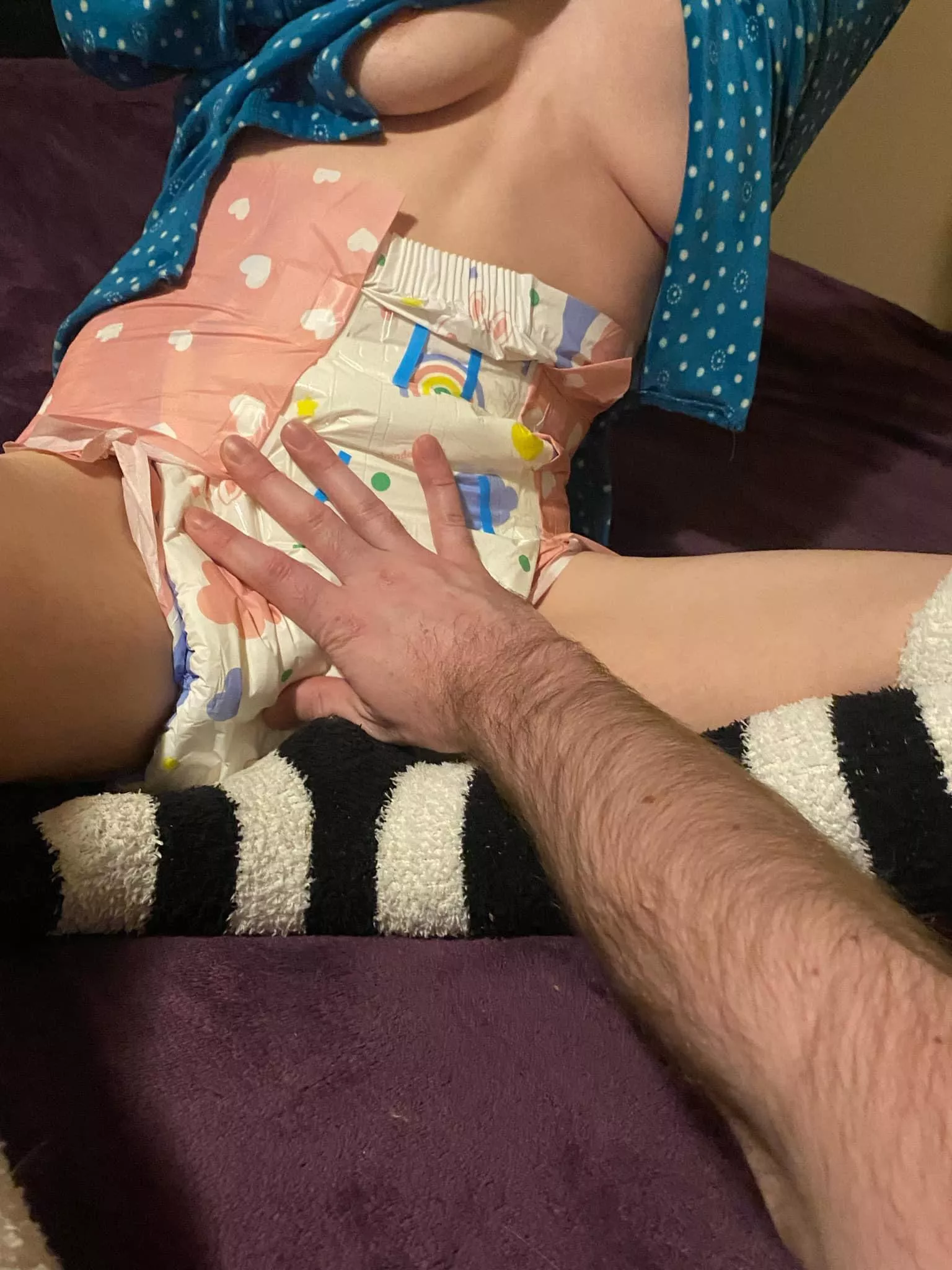 Daddy checking my Diaper 🙈