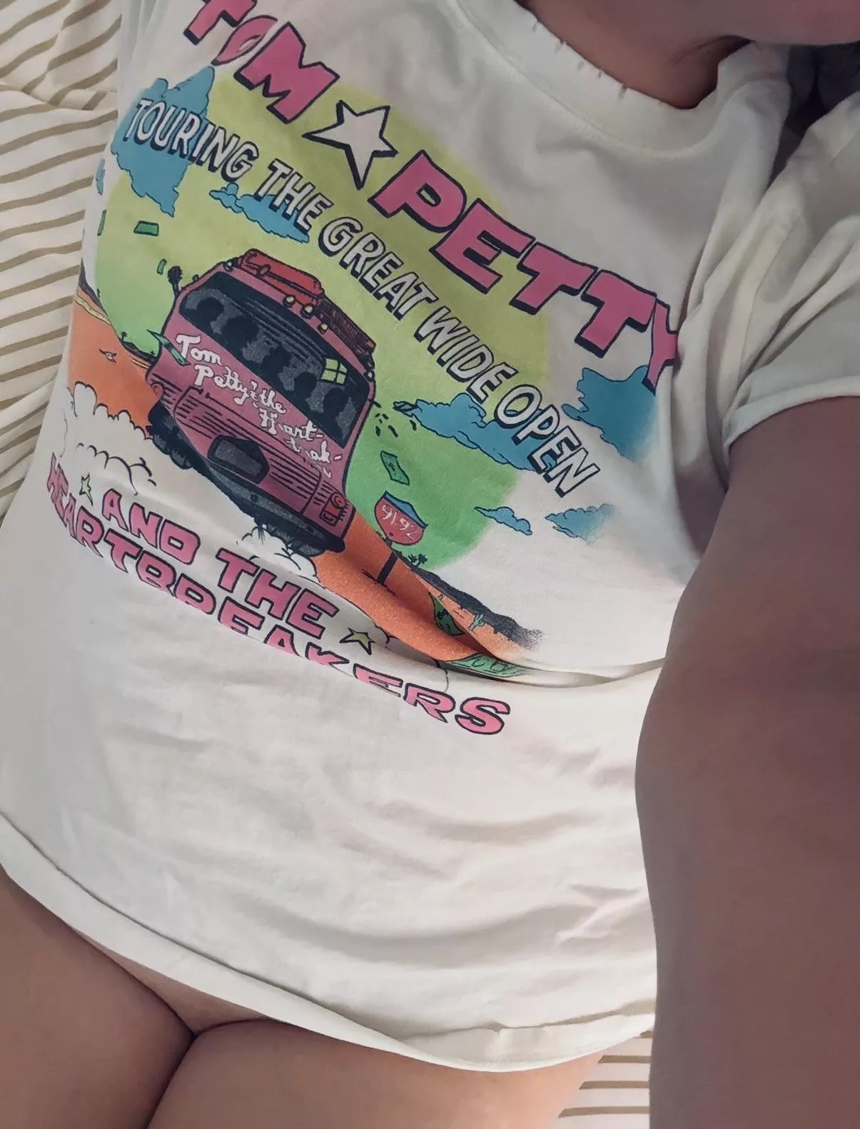 🎶Don’t be afraid, not gonna hurt ya, I wouldn’t hurt my little honey bee🎶