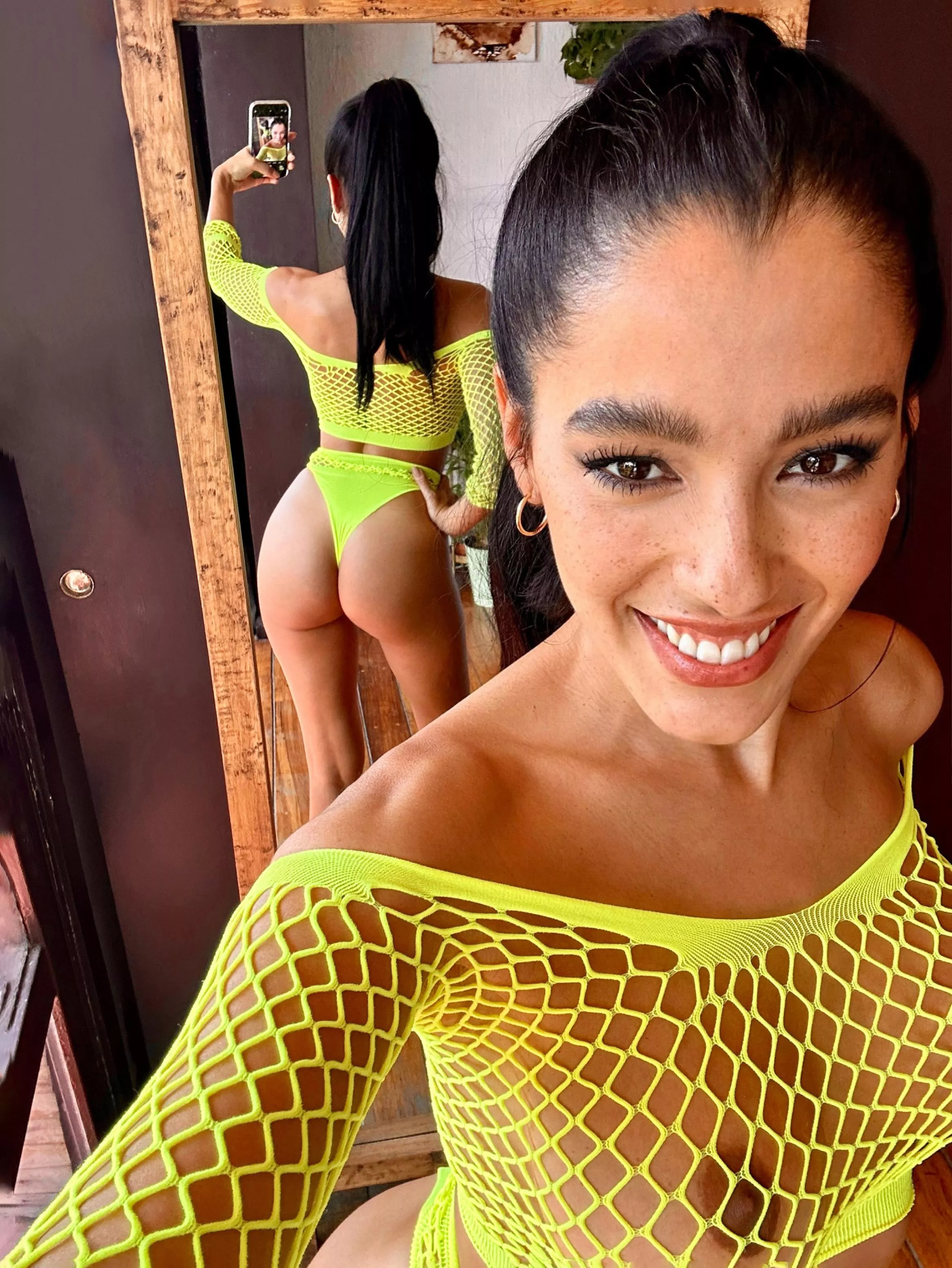 enjoy the juices of this pineapple 