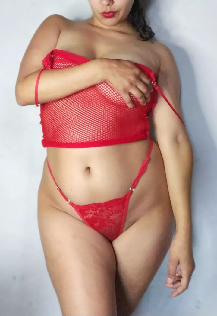 Give my belly button the attention it deserves