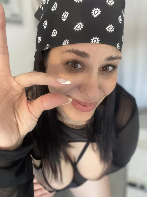 It makes me laugh a lot that you think you can do something with that pathetic dick.