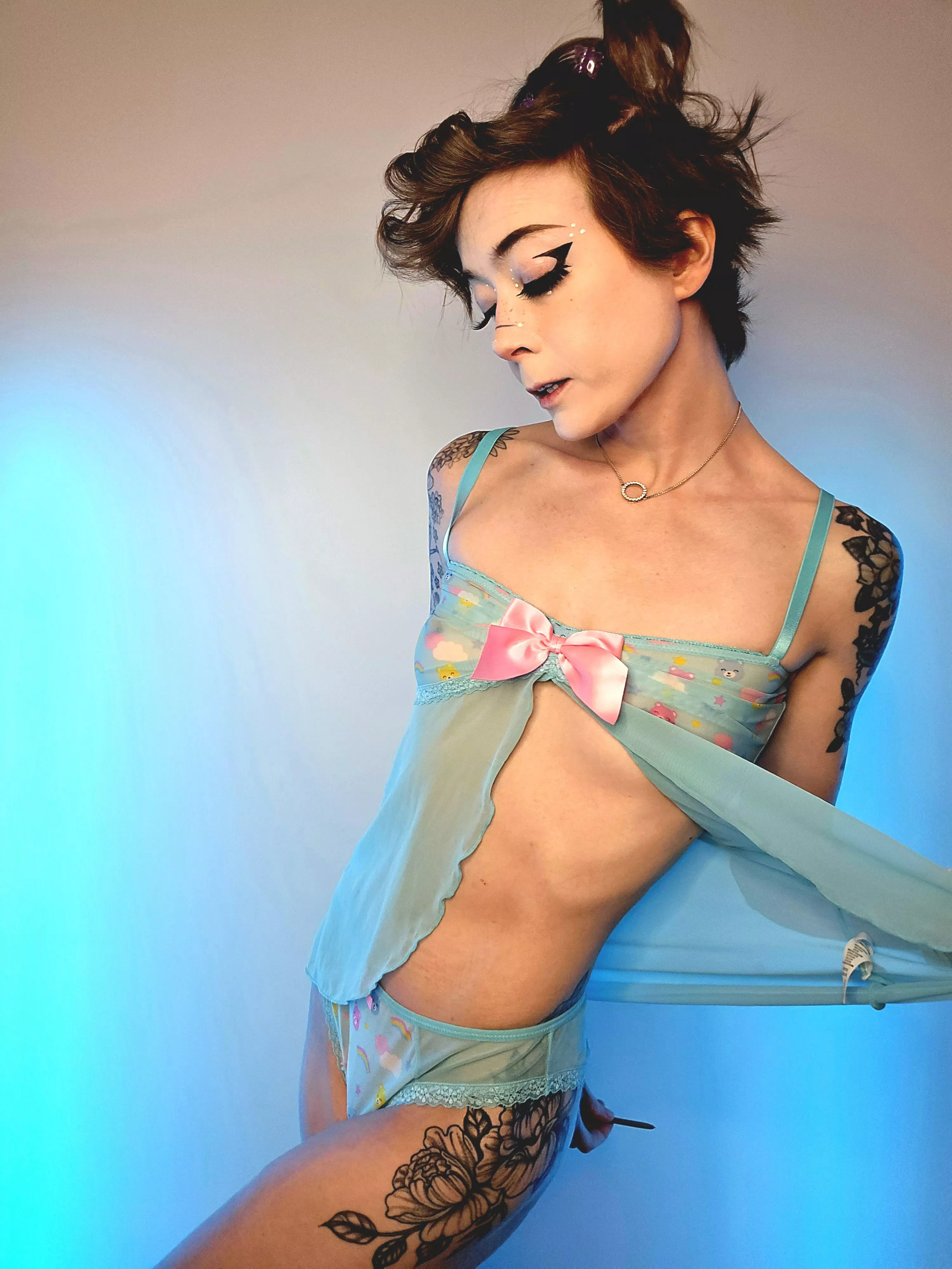 🌈LIVE FROM THE CYRIIS COMPOUND✨ Going on early today so we can celebrate Daddy's birthday tonight! Warm me up for the pounding he's gonna give me 🤤😈 ⏬⛓️LINKS⛓️⏬