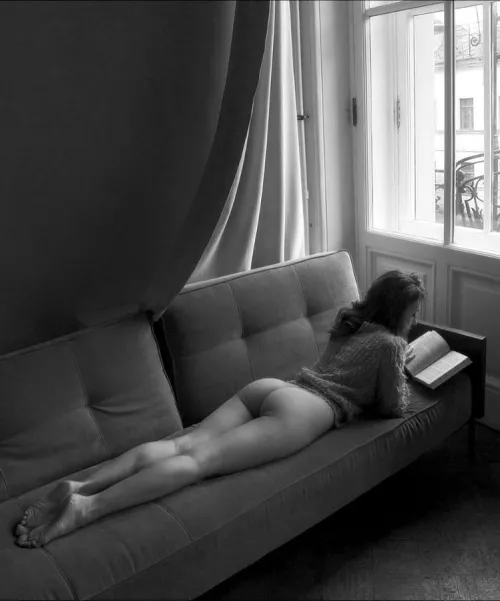 Reading is to enter the porn of deep books full of new thoughts.