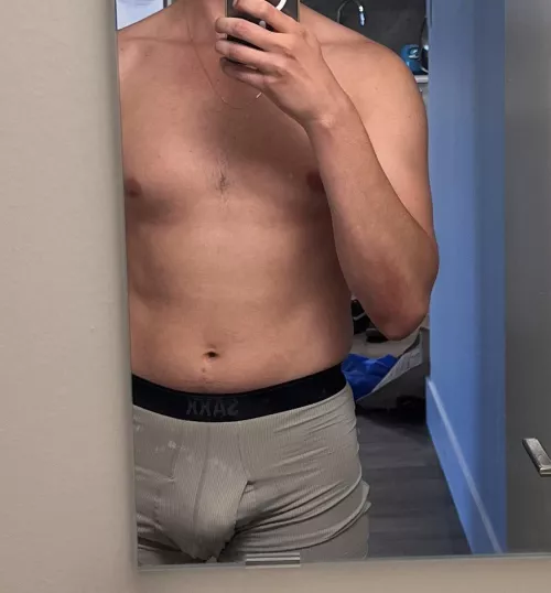 30M Where are the hot cougars and milfs? 😏