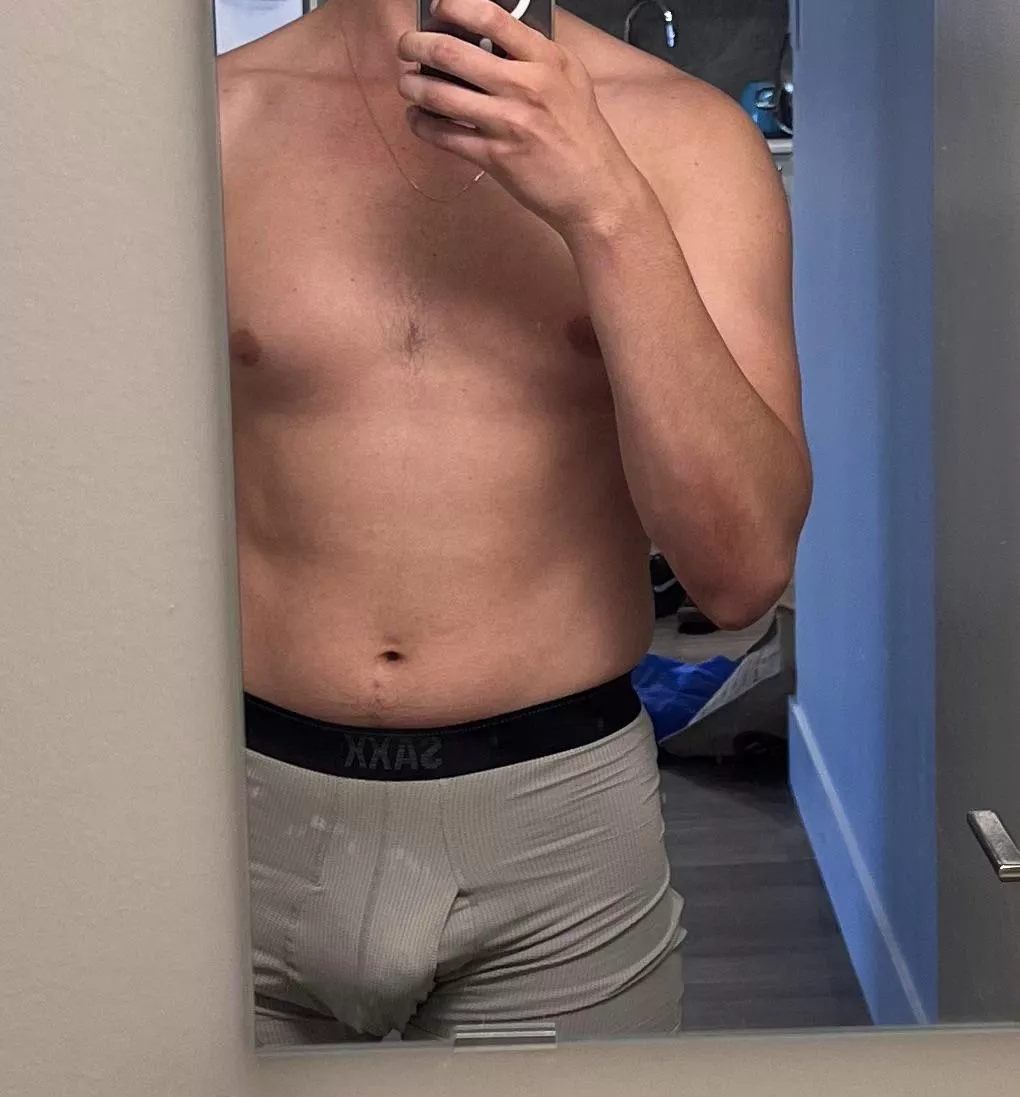 30M Where are the hot cougars and milfs? 😏