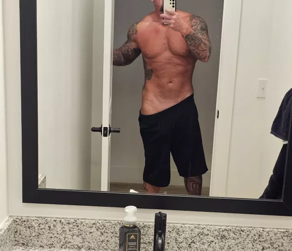 42[M4F] hosting near the speedway.