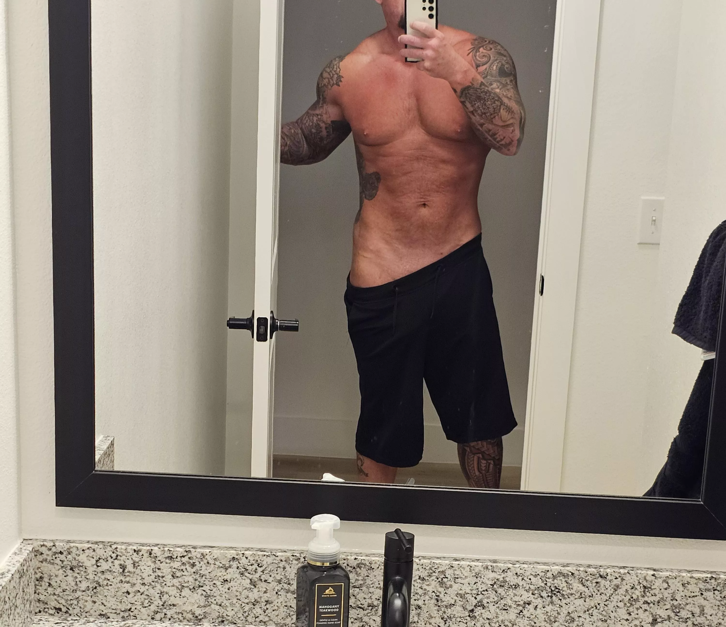 42[M4F] hosting near the speedway.