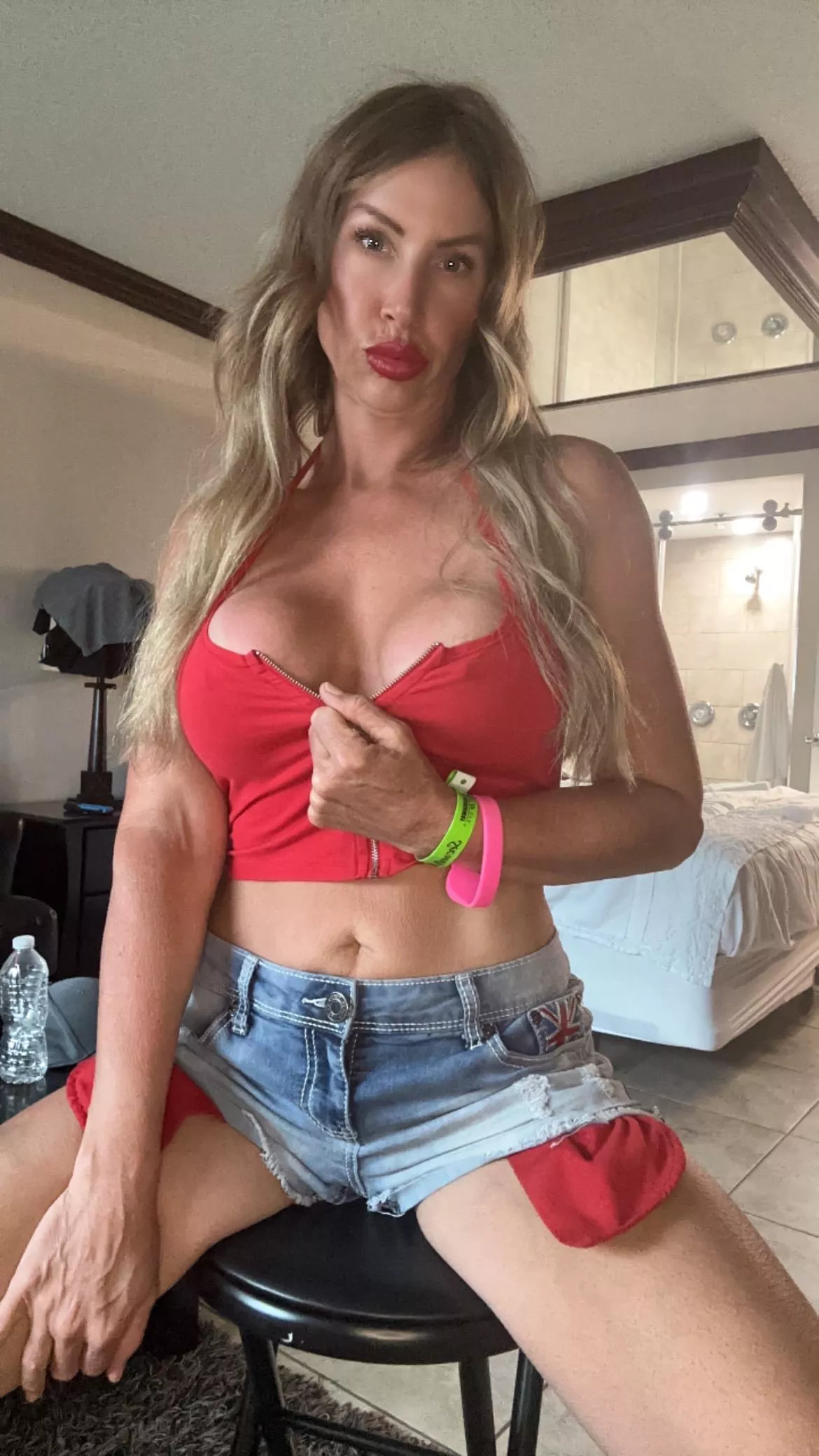 48 [F4MF] Any couple needs a third? This MILF can teach you a thing or two! Send me a message, check my bio.