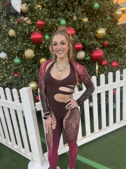 Am I the perfect present under the tree?! 