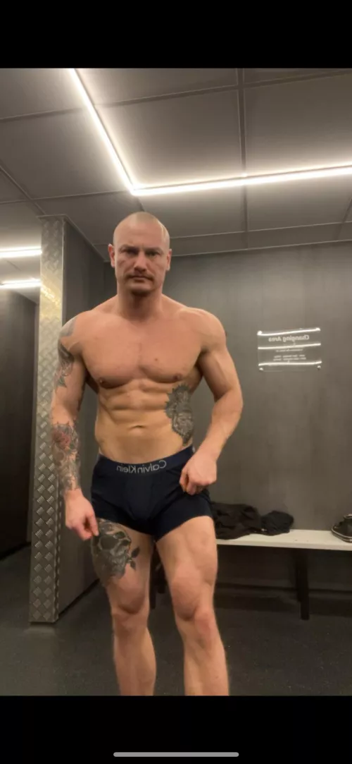 Changing room flex, quad splits always disappear with a pump 💪🏻