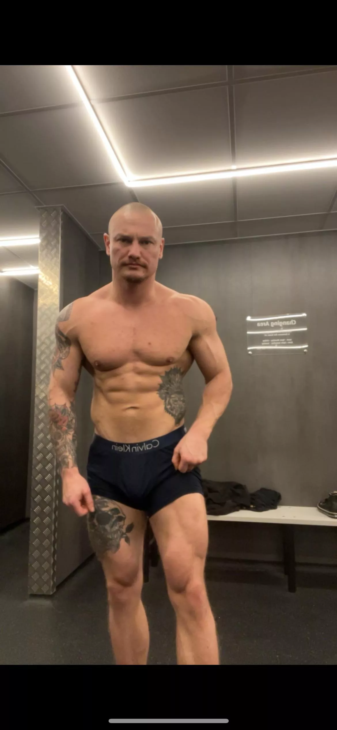 Changing room flex, quad splits always disappear with a pump 💪🏻