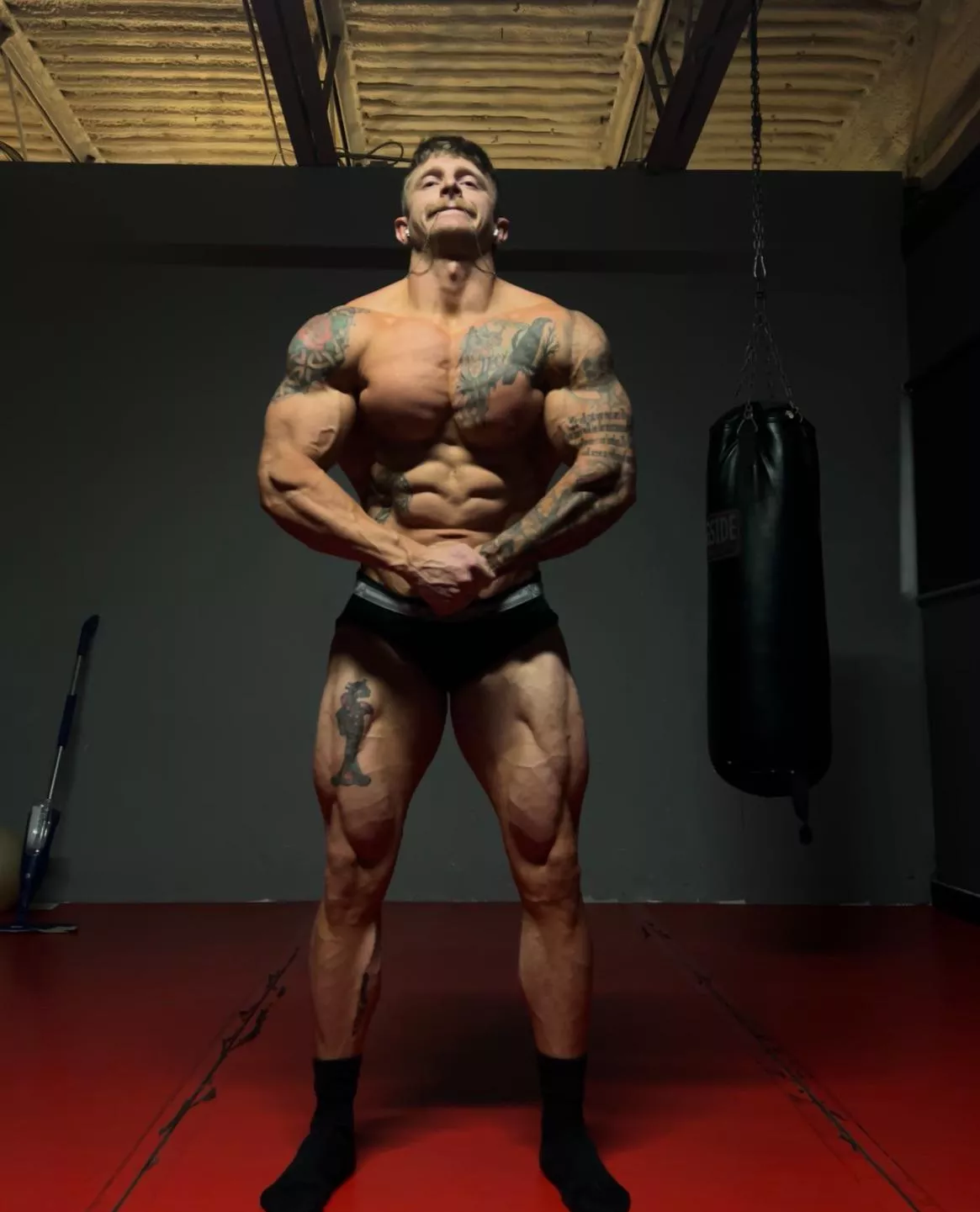 Daily posing at the gym ✅ 