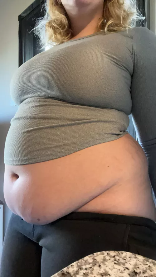 Do you like my belly hang🥺