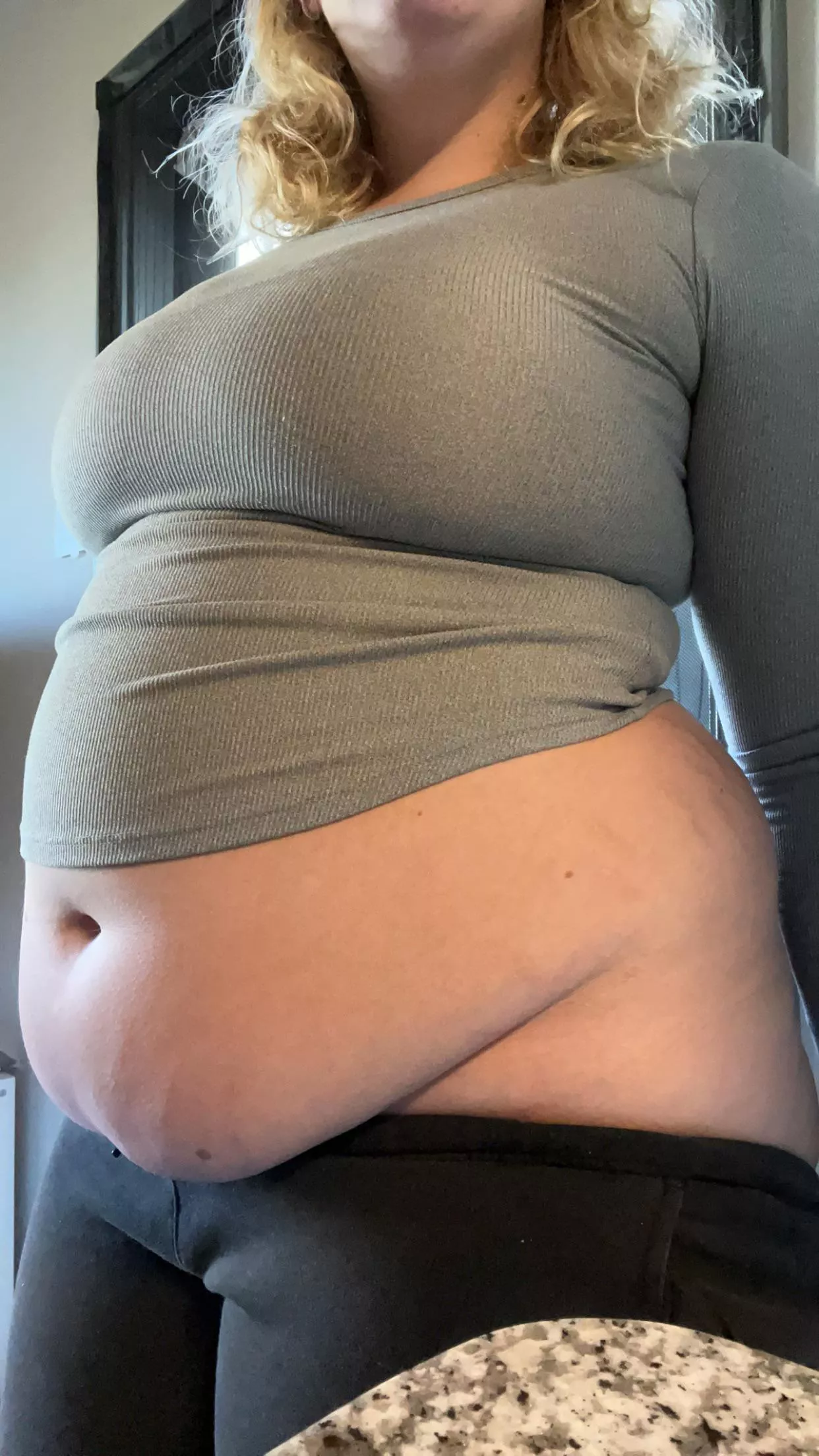 Do you like my belly hang🥺