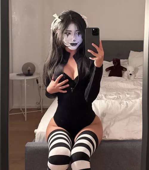 does my makeup look alt?