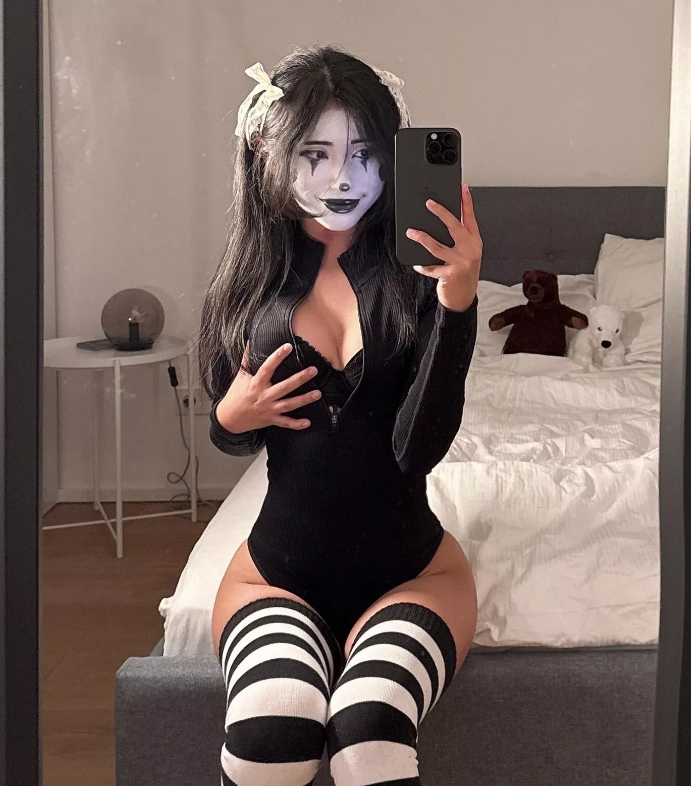 does my makeup look alt?