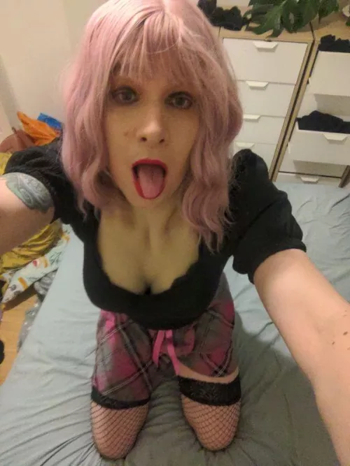 Ex sissy relapsing and craving humiliation, lots of old pics to share Kik sissy_jessica1
