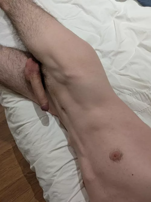 First time posting, showing my skinny body 
